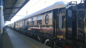 Legendární Orient Express je v Praze. Nadšencům se ukáže v sobotu po poledni