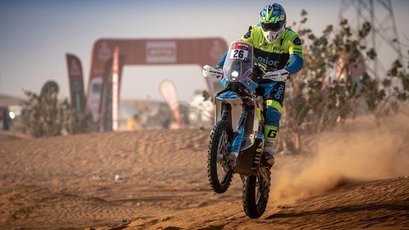 Rallye Dakar 2021: Tajemství „blue army“. Unikátní česká technika