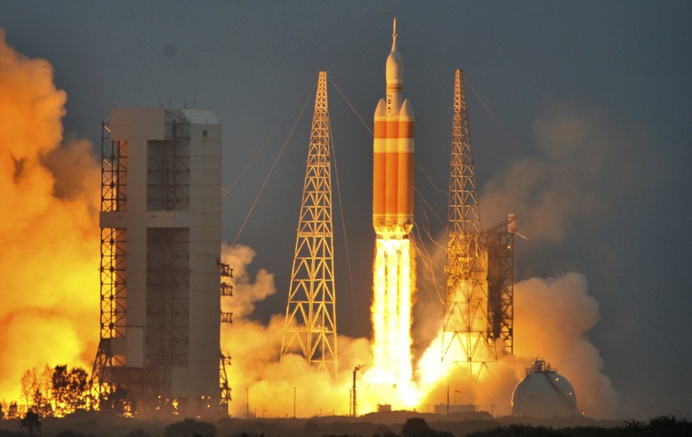 Vesmírná loď Orion poprvé odstartovala