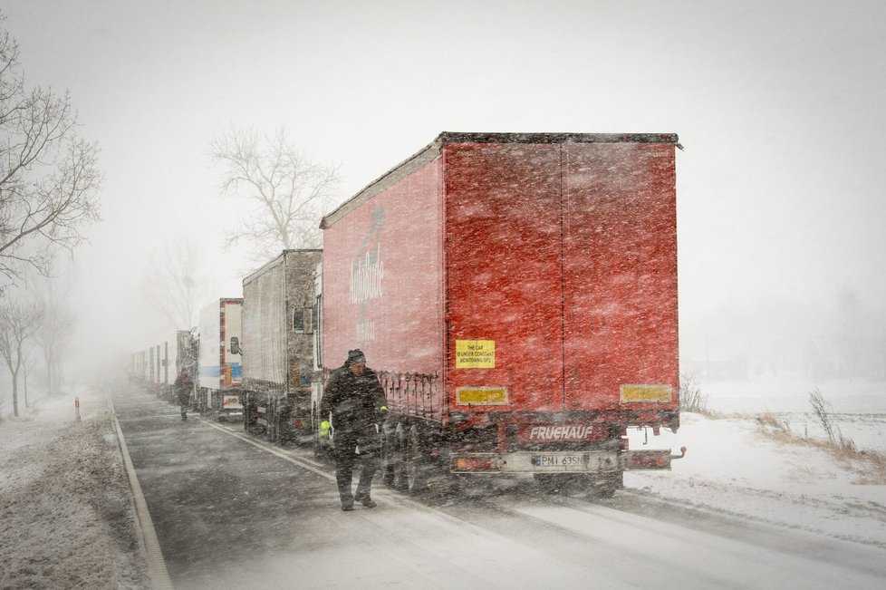 Silný vítr a sněžen zkomplikovali i dopravu v Polsku