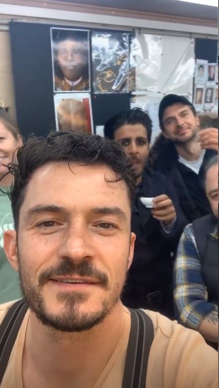 Orlando Bloom se loučí s Prahou a natáčením seriálu Carnival Row.