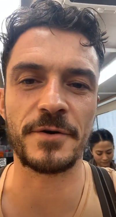 Orlando Bloom se loučí s Prahou a natáčením seriálu Carnival Row