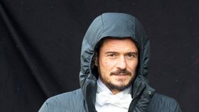 Orlando Bloom při natáčení v Praze