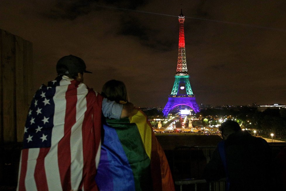 Tradičně se k pietě připojila také Paříž, kde teroristé útočili v roce 2015 dvakrát.
