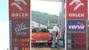 Čeští řidiči natankují výhodněji v Polsku: Rozdíl až 10 korun za litr!