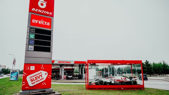 Turné monopostu F1 po Česku pokračuje. Alfa Romeo teď míří do Plzně