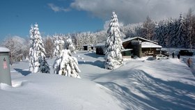 Malý lyžař (10) se vážně zranil v Orlických horách