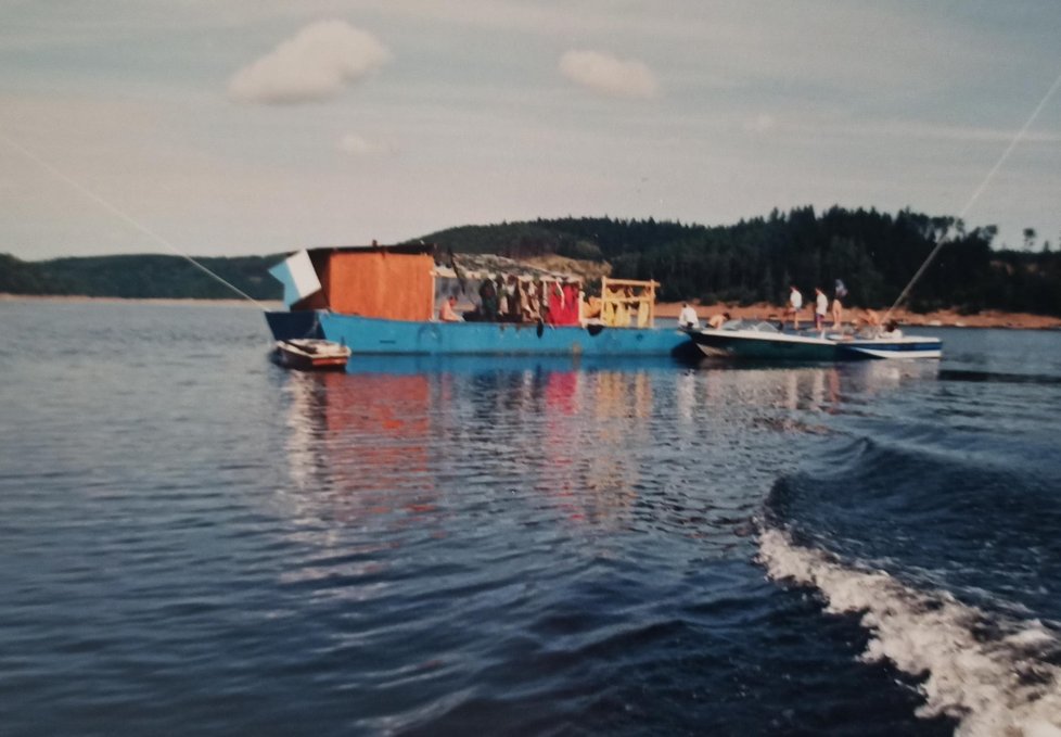 Pět týdnů strávili potápěči s kriminalisty na pontonu a jeden ponor střídal druhý. Prohledali skoro 70 procent přehrady Orlík a našli tři zavražděné.
