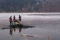 V Orlíku po týdnu našli tělo bruslaře: Byl 40 metrů hluboko