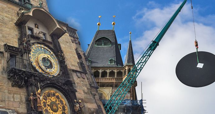 Na orloj se v pondělí instalovaly ciferníky věžních hodin.