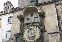 Pokazil se pražský orloj: Apoštolové hodinu kroužili