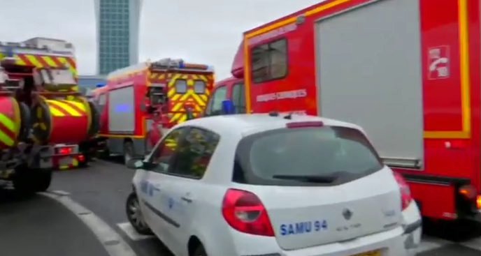 Evakuace po střelbě na letišti Orly v Paříži