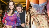Vykoukla na něj prsa! Kokta se chlubil sexy Ornellou