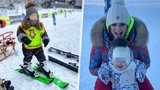 Ornella Koktová vyrazila s dětmi na hory: Ročního Svena postavila na lyže!
