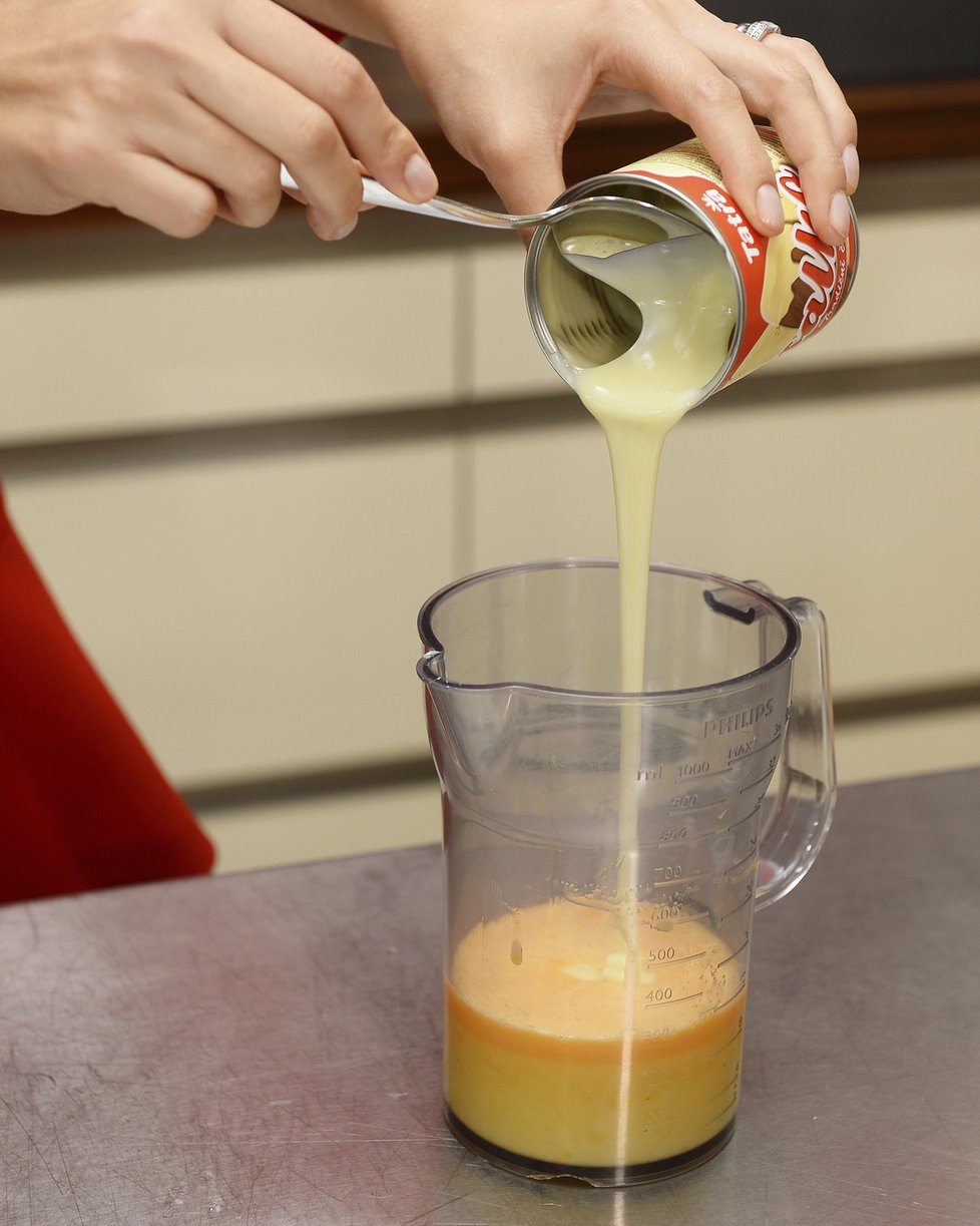 Vaječný likér se neobejde bez kondenzovaného mléka.