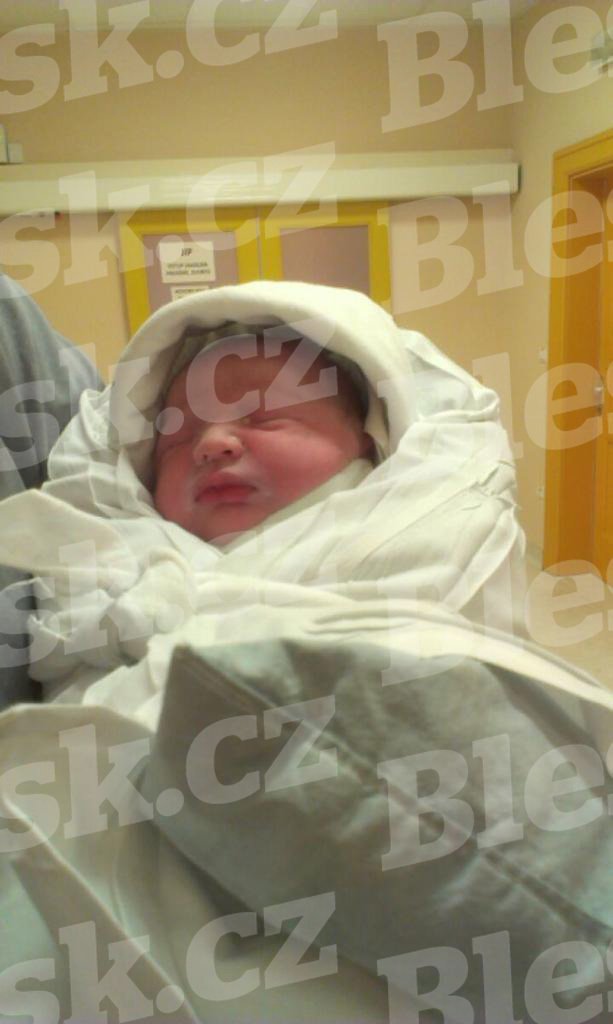 Blesk přinesl fotografii čerstě narozeného Quentina Kokty jako první