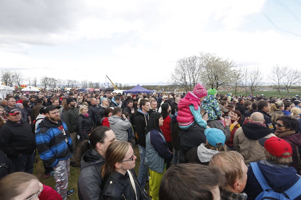 Vystoupení kapely Ortel na Řipské pouti vyvolalo smíšené reakce.