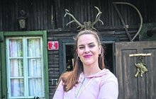 Herečka Nesvačilová v novém seriálu Osada: Nejvýstřednější role!