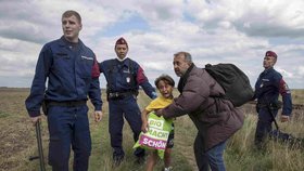 Běženec, kterému podrazila novinářka nohy: Neodpustím jí, kopali nás i policisté