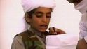 Teroristé Osamova syna zneužívají již od útlého dětství.