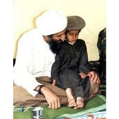 Osama se svým synem Hamzou.