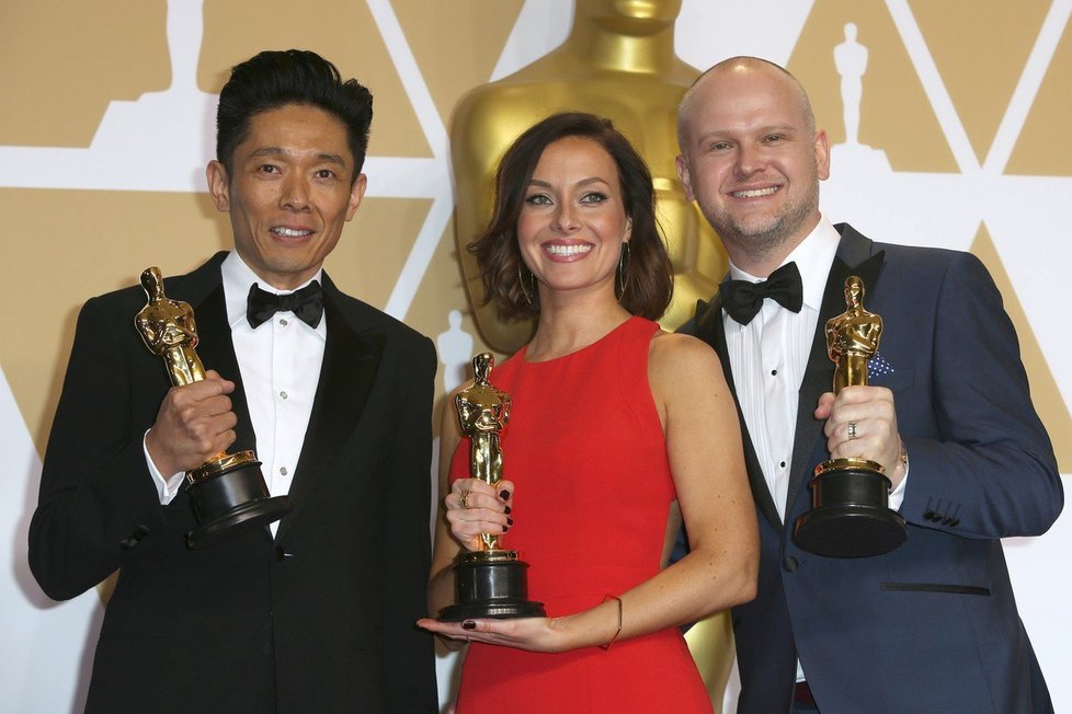 Kazuhiro Tsuji, Lucy Sibbick a David vyhráli Oscara za masky a líčení za film Nejtemnější hodina