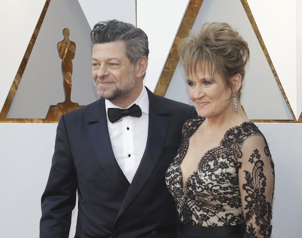 Andy Serkis a Lorraine Ashbourne na červeném koberci