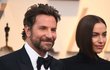 Herec Bradley Cooper zavítal na udílení cen Oscars 2019 v doprovodu své partnerky, modelky Iriny Shaykové, a maminky Glorie