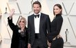 Herec Bradley Cooper zavítal na udílení cen Oscars 2019 v doprovodu své partnerky, modelky Iriny Shaykové, a maminky Glorie