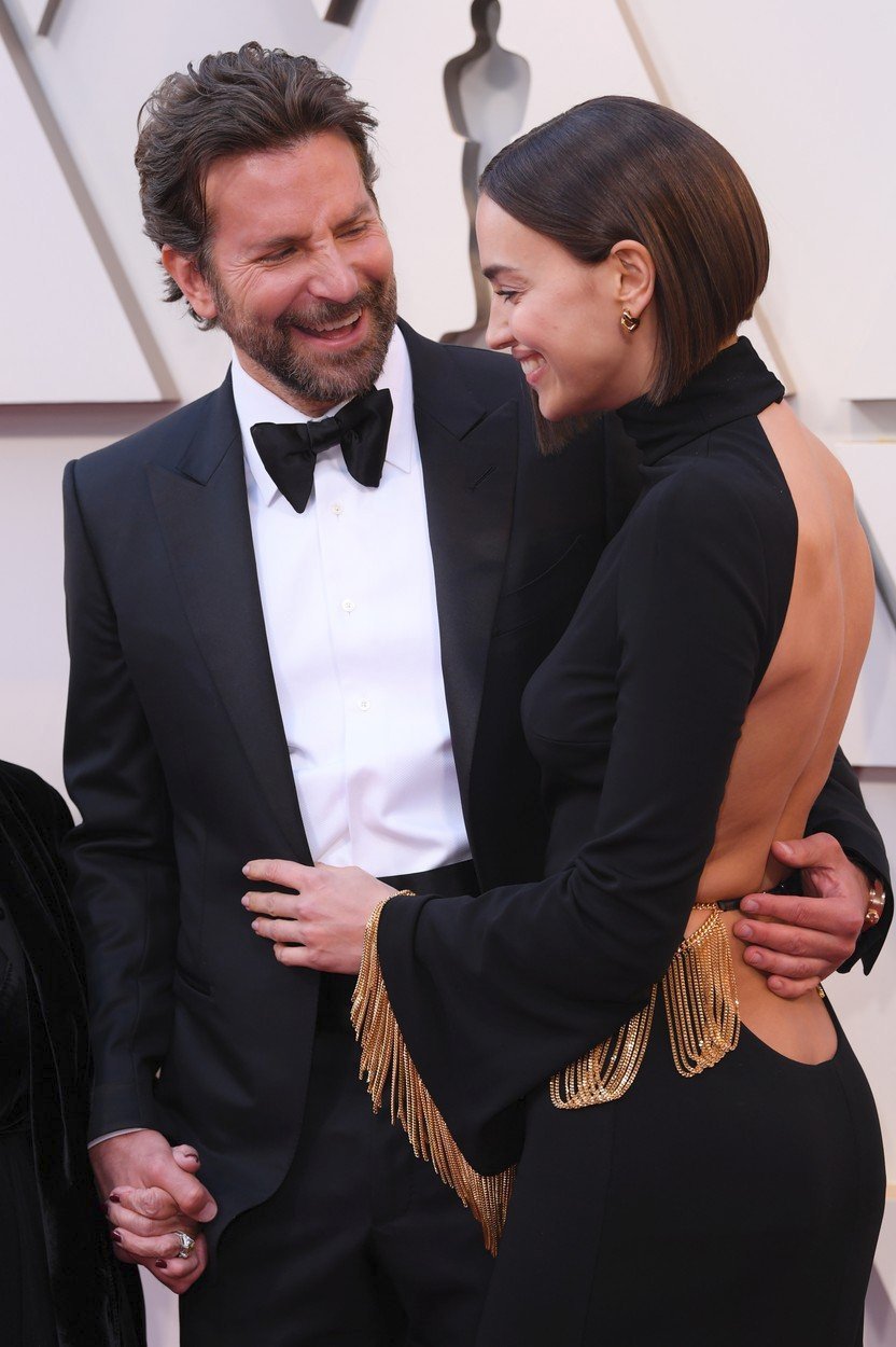 Herec Bradley Cooper zavítal na udílení cen Oscars 2019 v doprovodu své partnerky, modelky Iriny Shaykové, a maminky Glorie