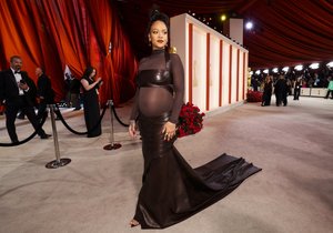 Rihanna v tom umí chodit: I na těhotenství se dá vydělat