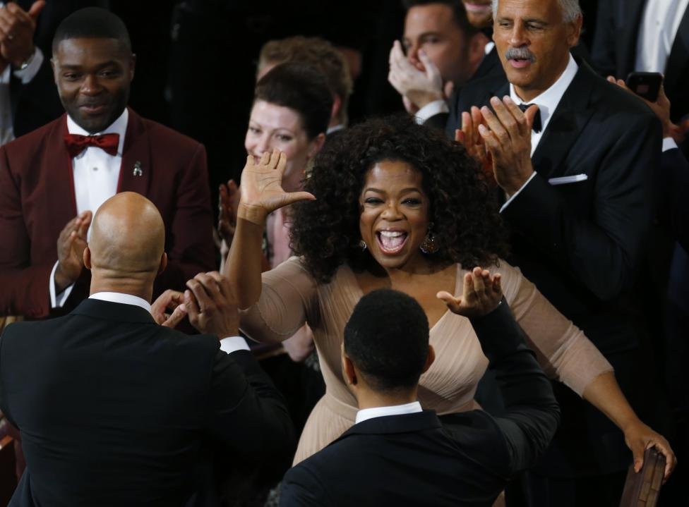 Oprah gratuluje vítězům kategorie Nejlepší píseň