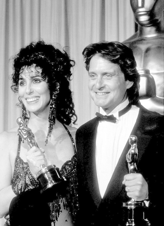 1988 - Zlaté osmdesátky. Cher a Michael Douglas jsou na vrcholu své kariéry. Cher s filmem The Moonstruck (Pod vlivem úplňku), Douglas s filmem Wall Street.