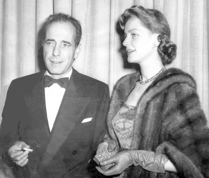 1952 - Humphrey Bogart se svou ženou Lauren Bacall. Bogart si ten večer odnesl sošku za výkon ve filmu The African Queen.