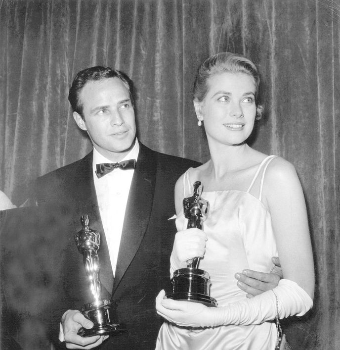 1955 - Toto je Hollywood - Grace Kelly a Marlon Brando