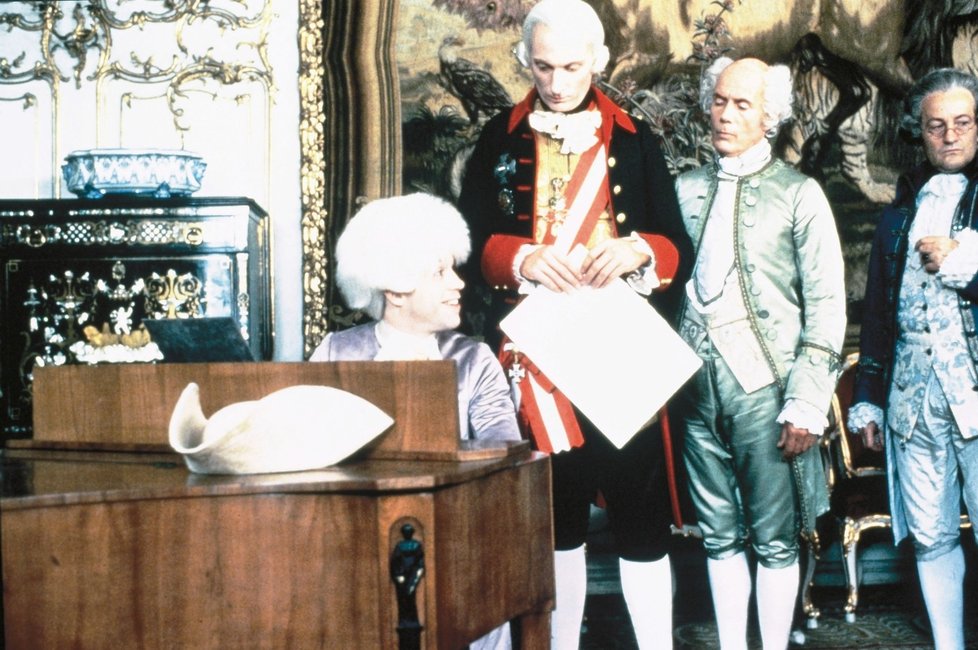 Film Amadeus (1984) získal Oscarů více