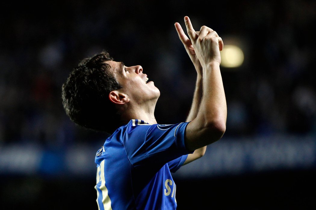Oscar oslavuje svůj druhý gól do sítě Juventusu. Dvě branky vstřelil během dvou minut.