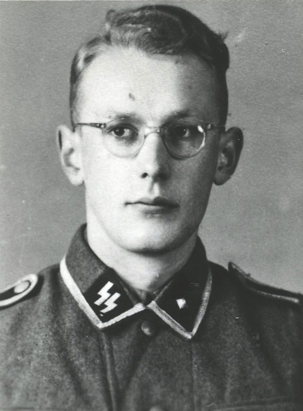 Oskar Gröning v době své služby v SS.