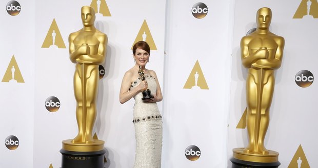 Oscara za nejlepší ženský herecký výkon dostala Julianne Mooreová za film Still Alice, kde ztvárnila učitelku s Alzheimerovou chorobou.