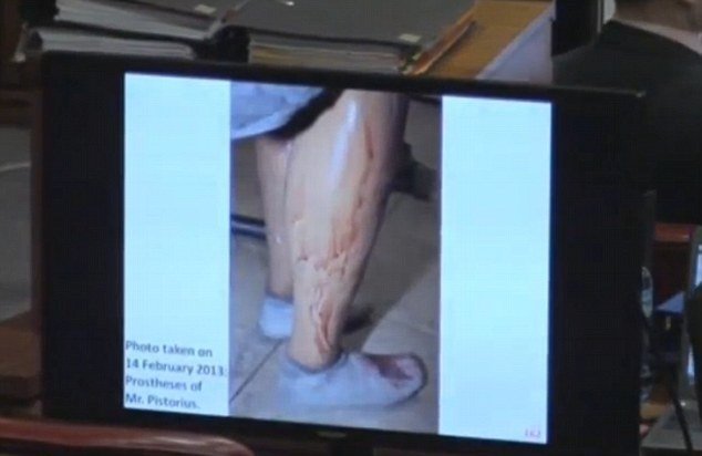 Pistorius měl nohy celé od krve své přítelkyně.