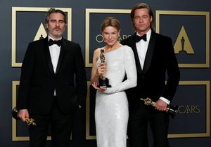 Phoenix, Zellwegerová a Pitt - herečtí vítězové Oscarů