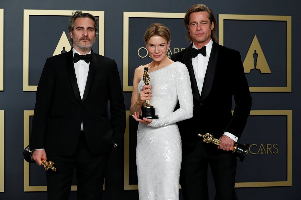 Phoenix, Zellwegerová a Pitt, herečtí vítězové Oscarů.