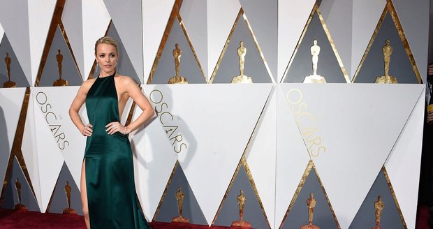 Nezapomenutelné šaty z Oscarů!