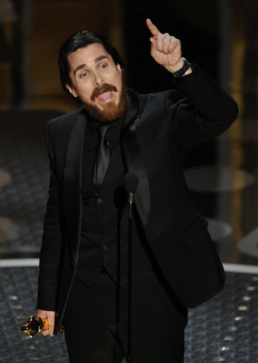 Herec Christian Bale přijímá Oscara za nejlepší výkon herce ve vedlejší roli ve filmu &#34;Fighter&#34;