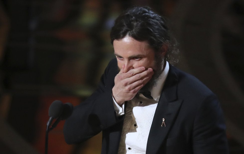 Casey Affleck nemůže uvěřit, že získal Oscara.