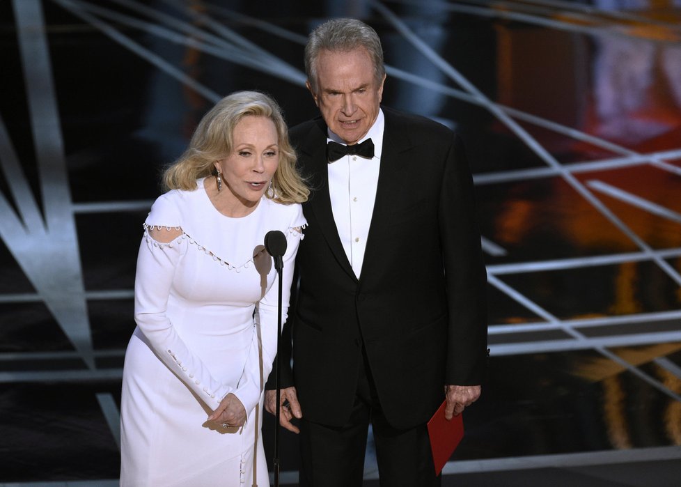 Faye Dunaway a Warren Beatty prosluli jako Bonnie a Clyde. Vyhlášení nejlepšího snímku se ale nepovedlo.