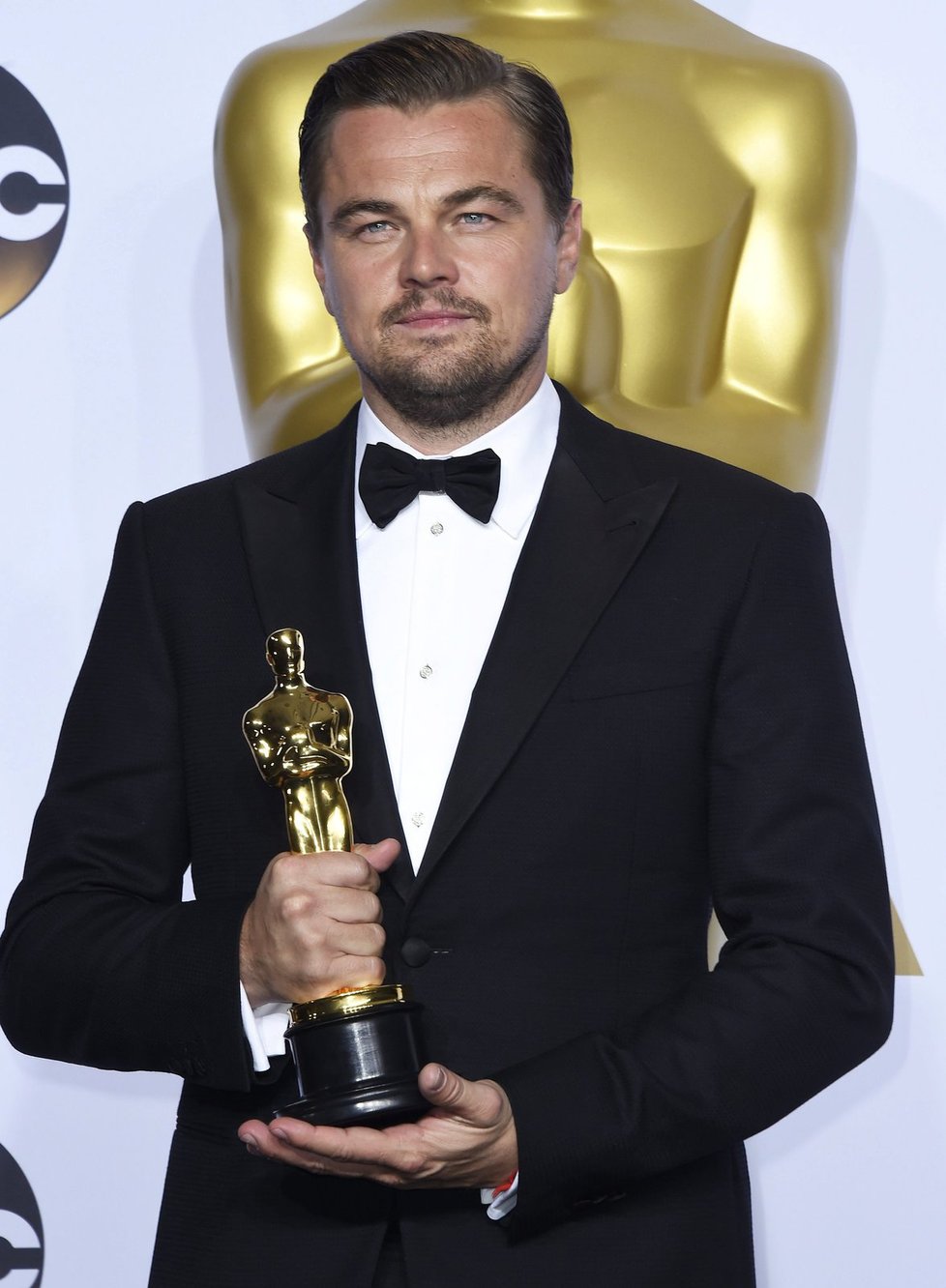 Leonardo DiCaprio se svým prvním Oscarem