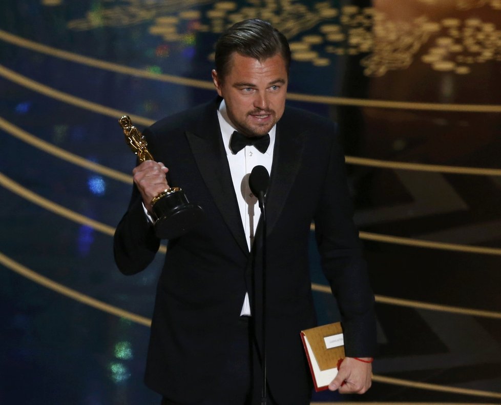 Leonardo DiCaprio konečně získal Oscara.
