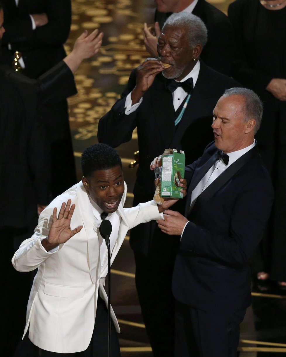 Oscarovou ceremonií provázel 51letý komediální herec Chris Rock.