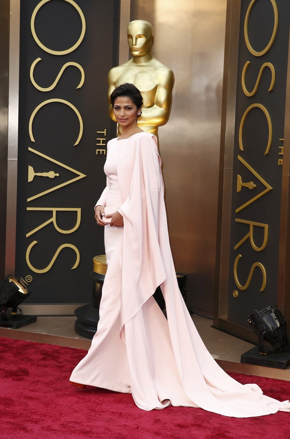 Na světle růžovou vsadila modelka a manželka Matthew McConaugheyho Camila Alves McConaughey.